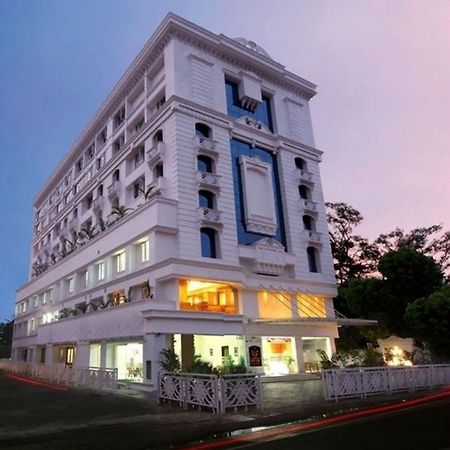 Hotel Airlink Castle Nedumbassery Eksteriør billede
