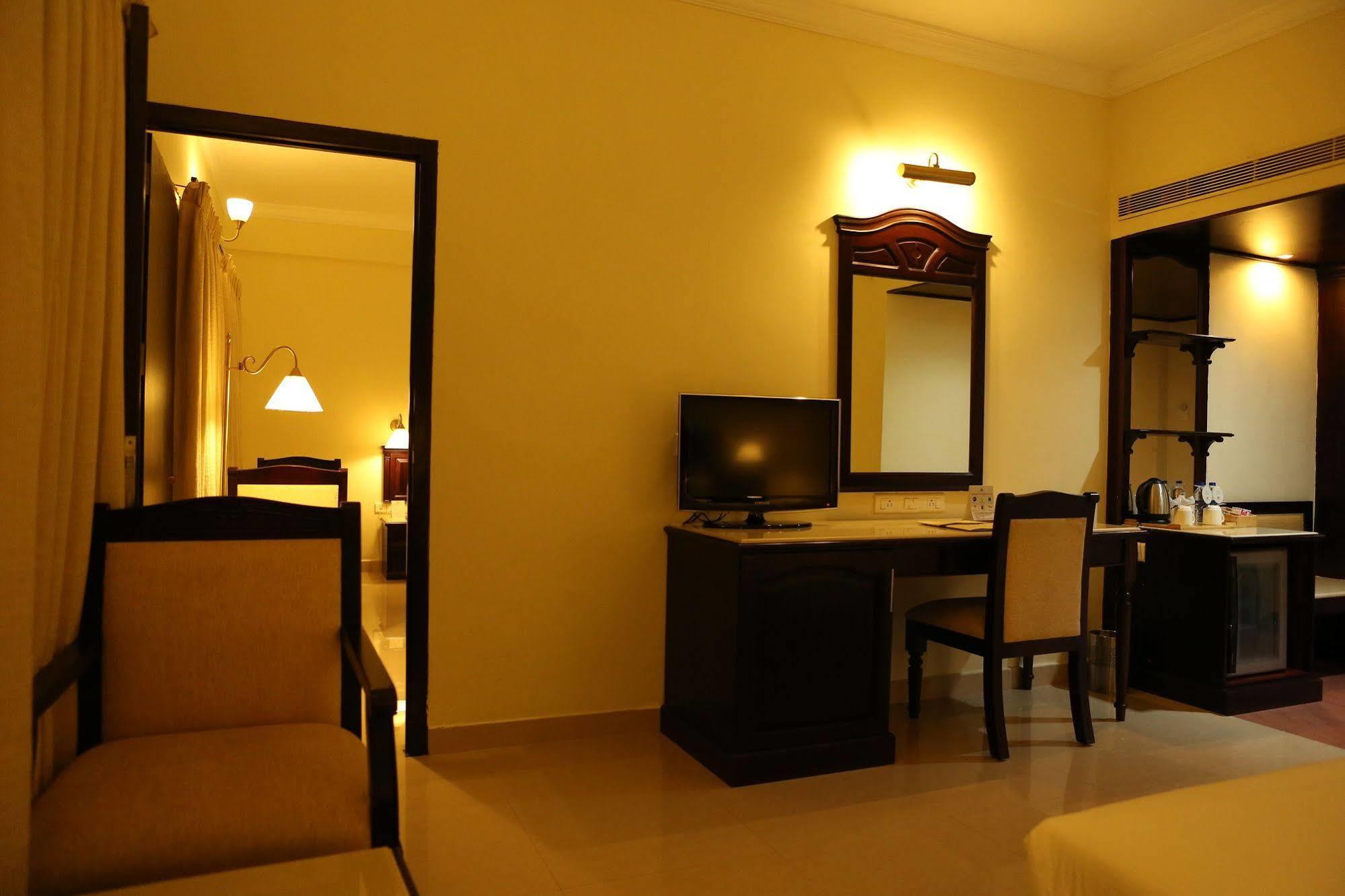 Hotel Airlink Castle Nedumbassery Eksteriør billede